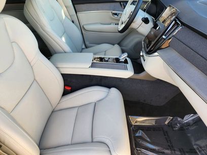 New 2026 Volvo XC90 B6 Ultra w/ Protection Package