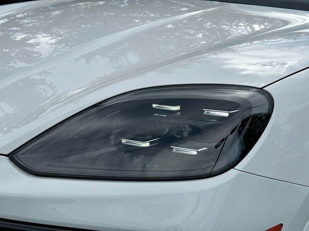 Certified 2025 Porsche Cayenne AWD/4WD image 32
