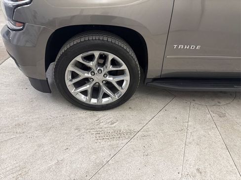 Used 2019 Chevrolet Tahoe LT w/ Luxury Package RWD image 16