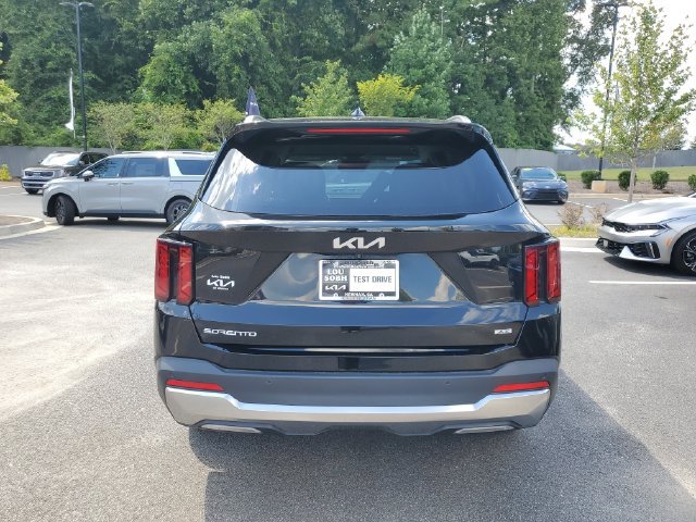Certified 2025 Kia Sorento S AWD/4WD image 6