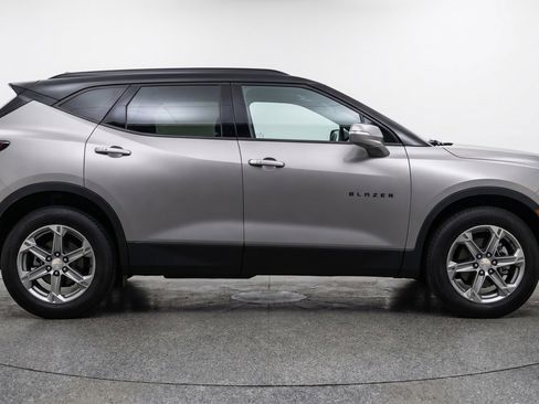 Used 2025 Chevrolet Blazer LT FWD image 11