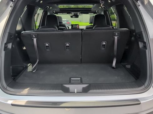Used 2025 Honda Pilot TrailSport image 38