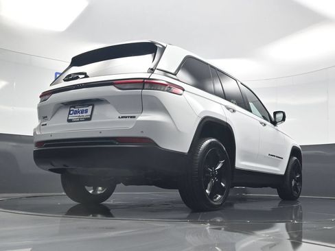 Used 2023 Jeep Grand Cherokee Limited w/ Black Appearance Package AWD/4WD image 43
