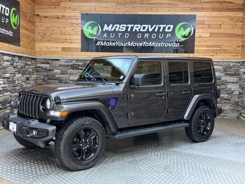 Used 2022 Jeep Wrangler Unlimited Sahara AWD/4WD image 3