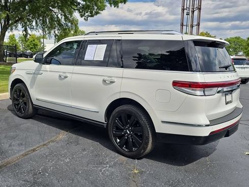 Used 2024 Lincoln Navigator Reserve AWD/4WD image 3