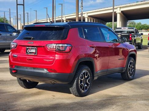 Used 2025 Jeep Compass Trailhawk AWD/4WD image 7