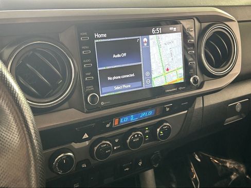 Used 2022 Toyota Tacoma TRD Off-Road w/ TRD Premium Off Road Package AWD/4WD image 17