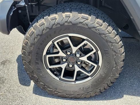 Used 2024 Jeep Wrangler Unlimited Rubicon AWD/4WD image 12