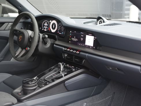 Certified 2026 Porsche 911 Targa 4 GTS AWD/4WD image 40