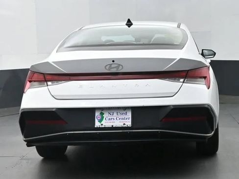 Used 2025 Hyundai Elantra SEL FWD image 4