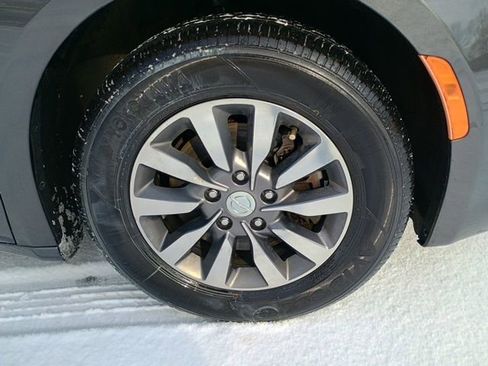 Used 2019 Chrysler Pacifica Touring-L Plus image 10