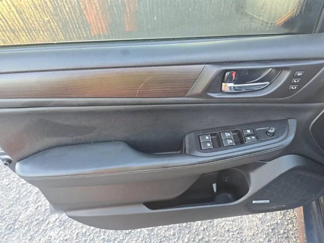 Used 2017 Subaru Legacy 2.5i Limited AWD/4WD image 9