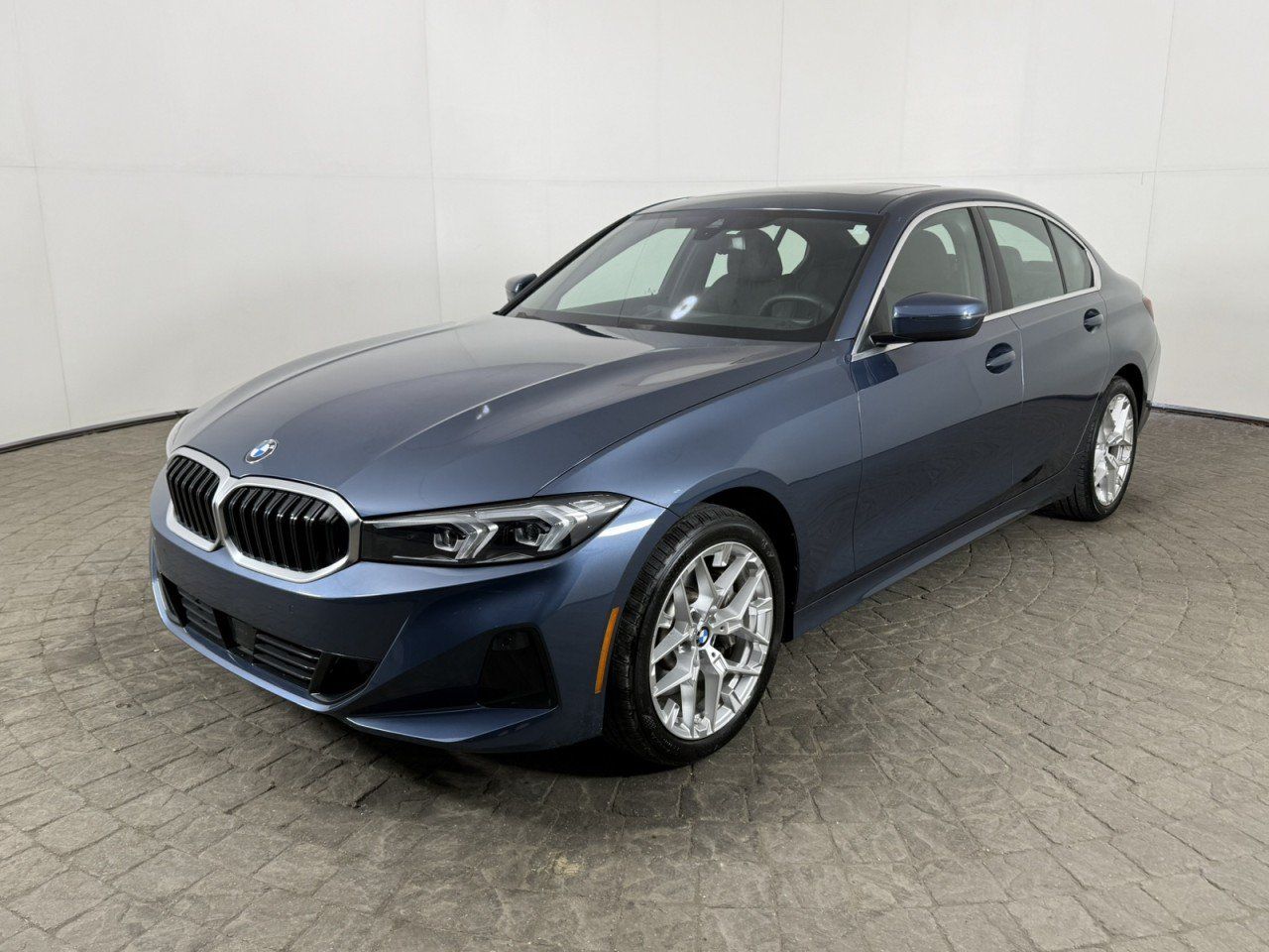Used 2025 BMW 330i xDrive Sedan AWD/4WD image 3