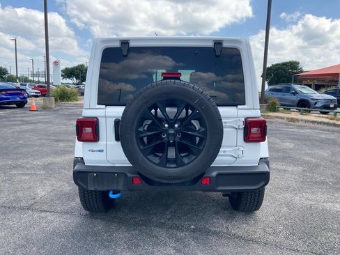 Used 2024 Jeep Wrangler Unlimited Sahara AWD/4WD image 6