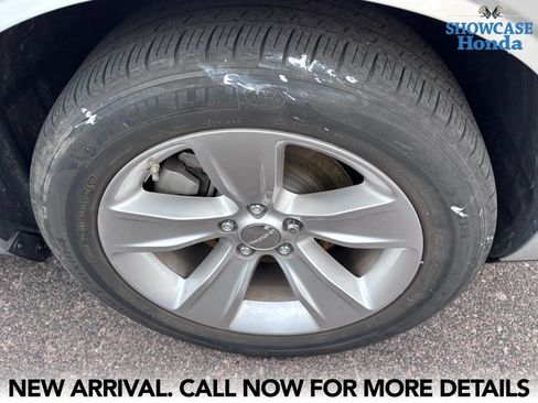 Used 2023 Dodge Challenger SXT RWD image 7