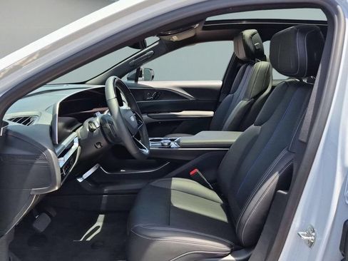 New 2026 Cadillac Lyriq Luxury AWD/4WD image 11