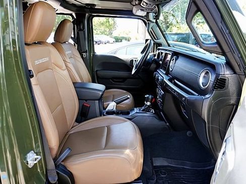 Used 2022 Jeep Wrangler Unlimited Rubicon w/ LED Lighting Group AWD/4WD image 14
