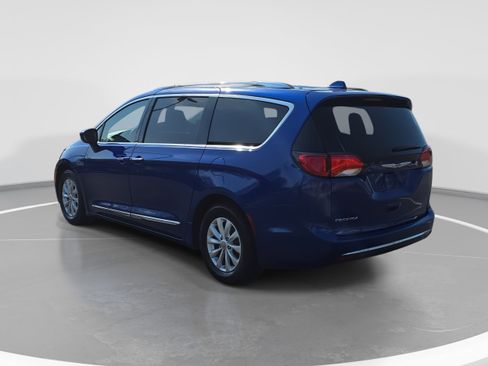 Used 2018 Chrysler Pacifica Touring-L image 7