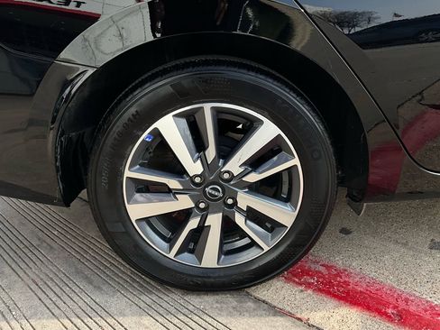 Used 2025 Nissan Versa SV image 9