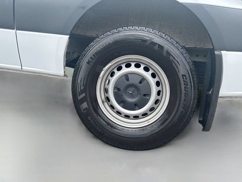 Used 2025 Mercedes-Benz Sprinter 2500 image 11