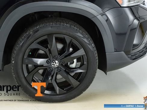 Used 2023 Volkswagen Taos SE w/ Panoramic Sunroof Package FWD image 52