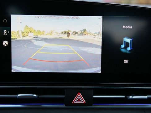 Used 2024 Hyundai Elantra SEL image 23