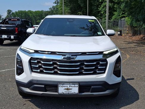 Used 2026 Chevrolet Equinox LT w/ Convenience Package II AWD/4WD image 2
