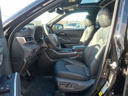 New 2026 Toyota Highlander XSE image 14