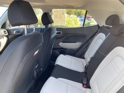 Used 2025 Hyundai Venue SEL FWD image 17