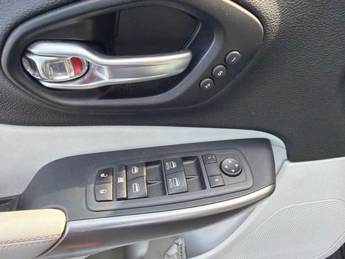 Used 2021 Jeep Cherokee Limited AWD/4WD image 20