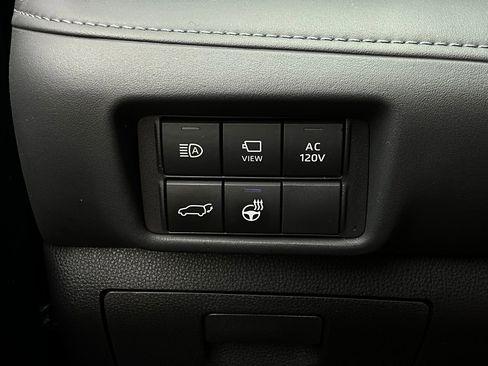 Used 2023 Toyota Highlander Platinum image 27