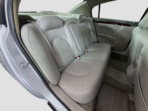 Used 2010 Buick Lucerne CXL FWD image 24
