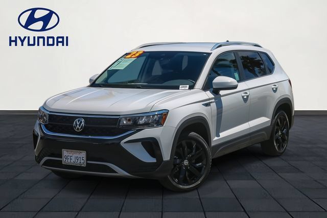 Used 2023 Volkswagen Taos SE FWD image 1