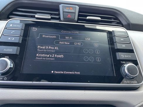 Used 2021 Nissan Versa SV image 32