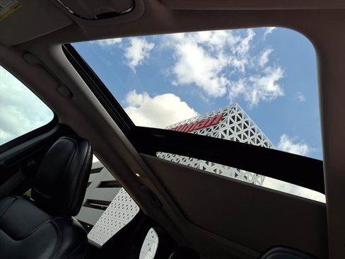 Used 2020 Jeep Cherokee Latitude Plus w/ Cold Weather Group image 5