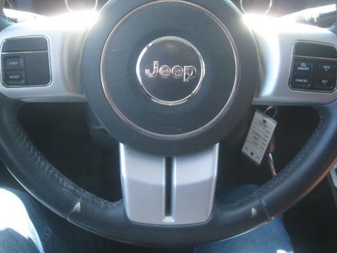 Used 2016 Jeep Compass High Altitude image 28