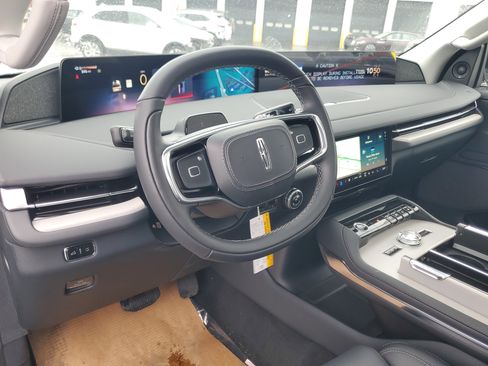 New 2026 Lincoln Navigator Reserve AWD/4WD image 14