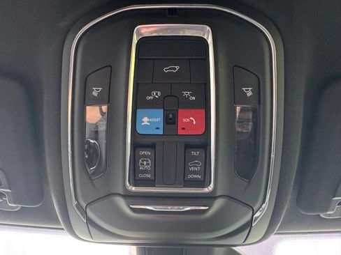 Used 2024 Jeep Grand Cherokee Altitude AWD/4WD image 32
