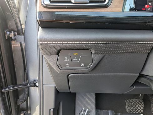 Certified 2024 Volkswagen Atlas SE image 25