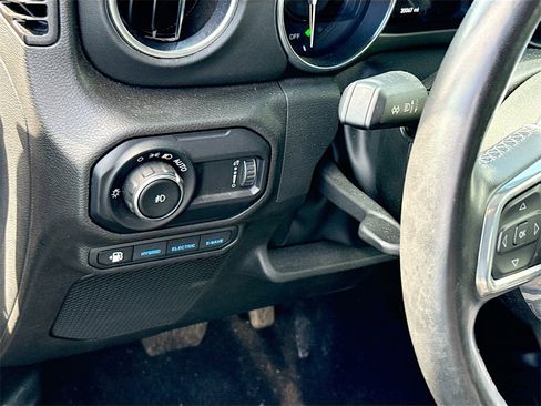 Used 2023 Jeep Wrangler Unlimited Sahara w/ Cold Weather Group image 9