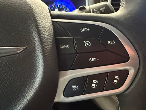 Used 2024 Chrysler Pacifica Touring-L FWD image 41