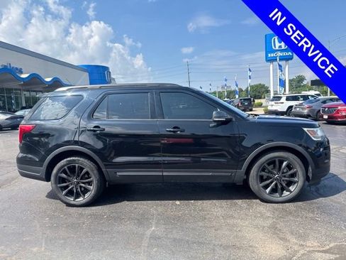 Used 2018 Ford Explorer XLT w/ Equipment Group 202A FWD image 5