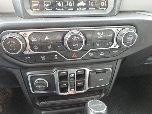 Used 2021 Jeep Gladiator Overland image 41