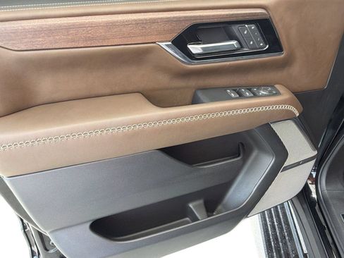 Used 2025 GMC Yukon Denali Ultimate w/ LPO, Floor Liner Package AWD/4WD image 13