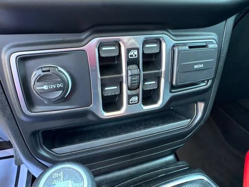 Used 2021 Jeep Wrangler Unlimited Sport AWD/4WD image 27