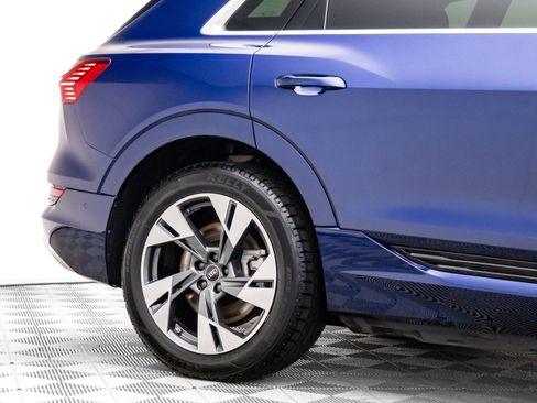 Used 2022 Audi e-tron Premium Plus w/ Premium Plus Package image 37