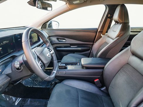 Used 2024 Nissan Ariya AWD image 21