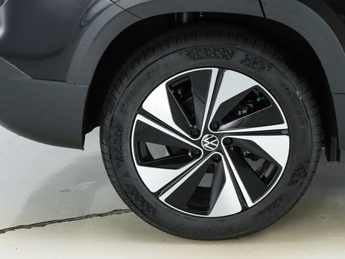 New 2026 Volkswagen Taos SE AWD/4WD image 13