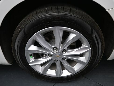 Used 2023 Chevrolet Malibu LT image 9