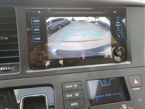 Used 2015 Toyota Sienna XLE FWD image 56